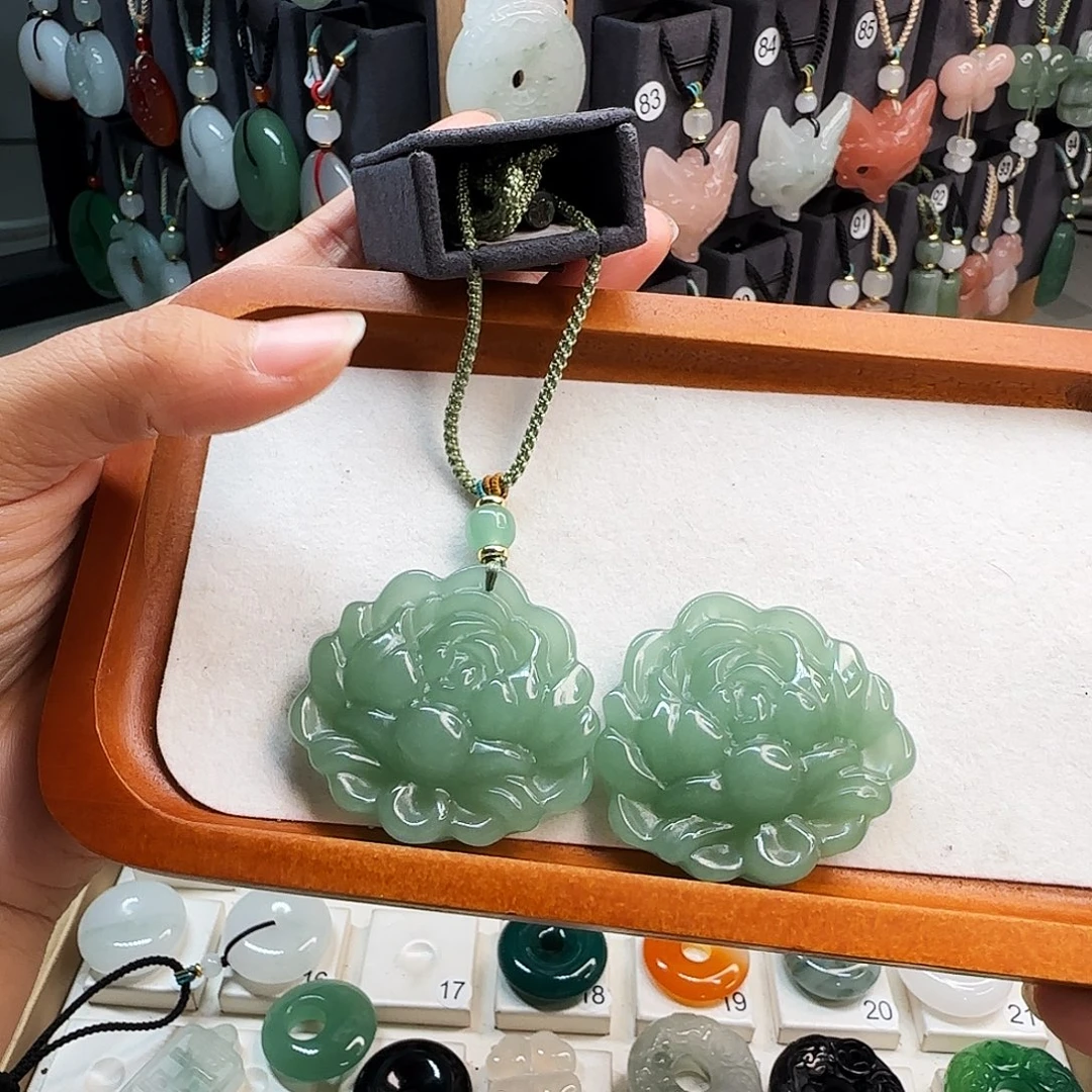石英质玉未镶嵌颈饰