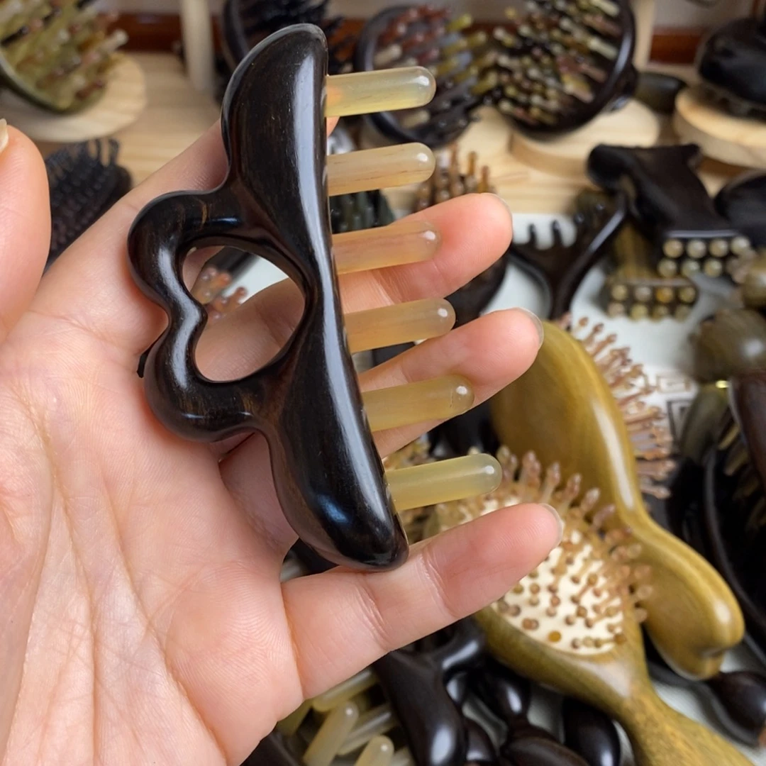 瑕疵紫光檀按摩梳子