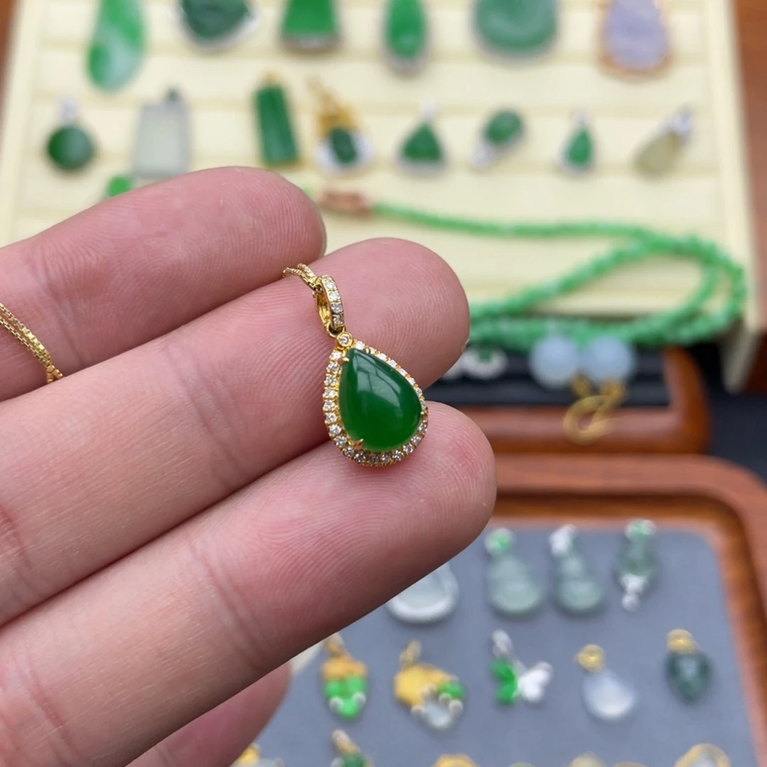 翡翠吊坠(不含链)18K金镶嵌