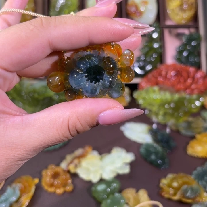 未镶嵌蛇纹石玉颈饰一***?