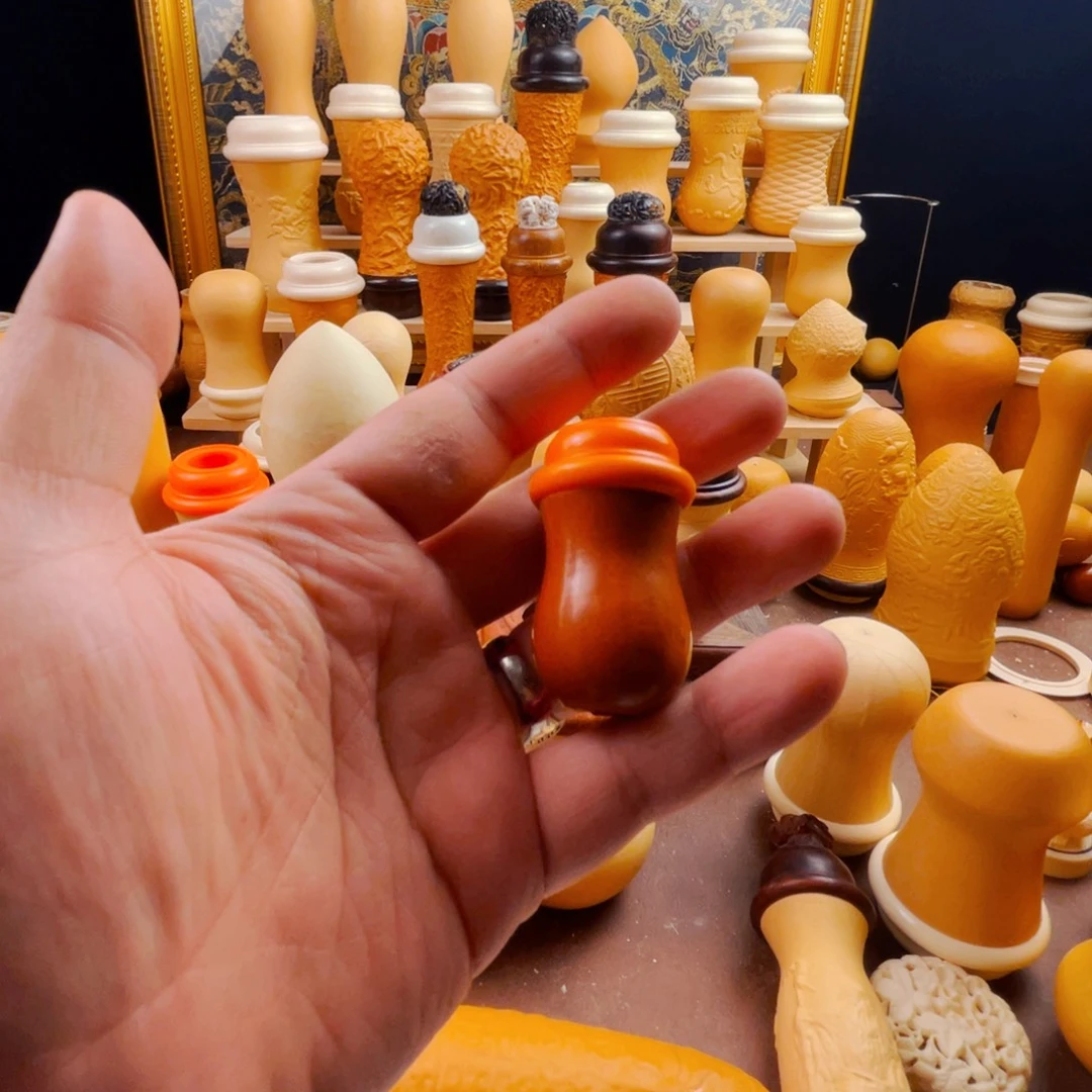 手捻葫芦，本长密胺口盖蒙心