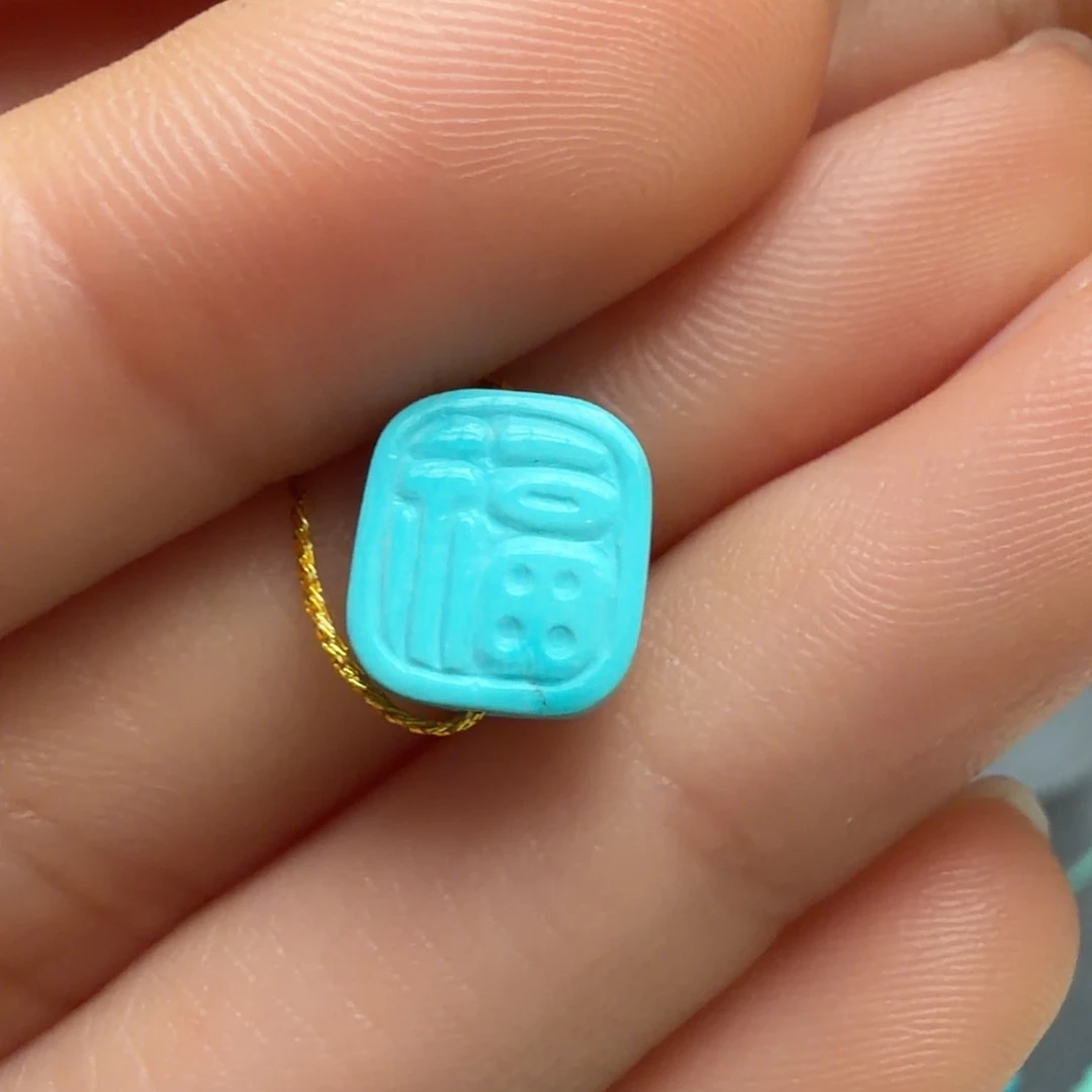 绿松石未镶嵌颈饰