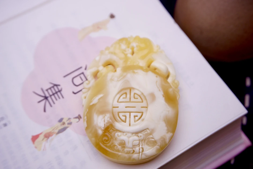 时尚手工精雕仿古双龙吊坠