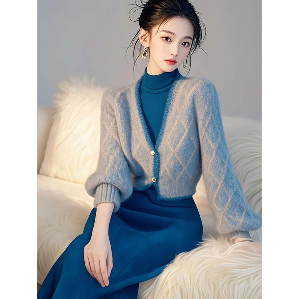 2024年冬季高级感独特绝美气质名媛小香风蓝色毛衣针织开衫外套