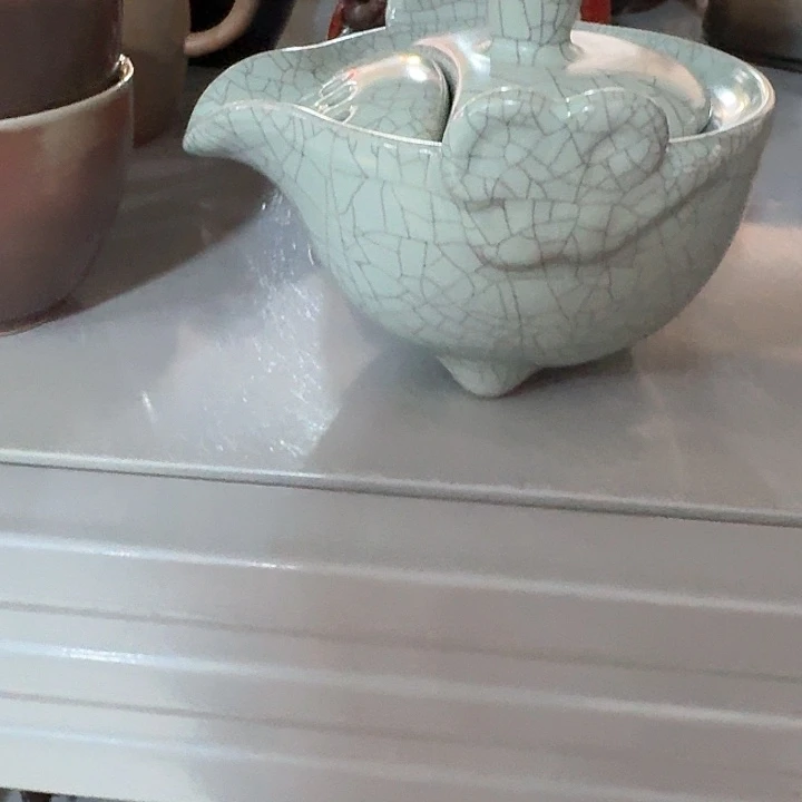 主人杯一个，瓷。。品茗瓷