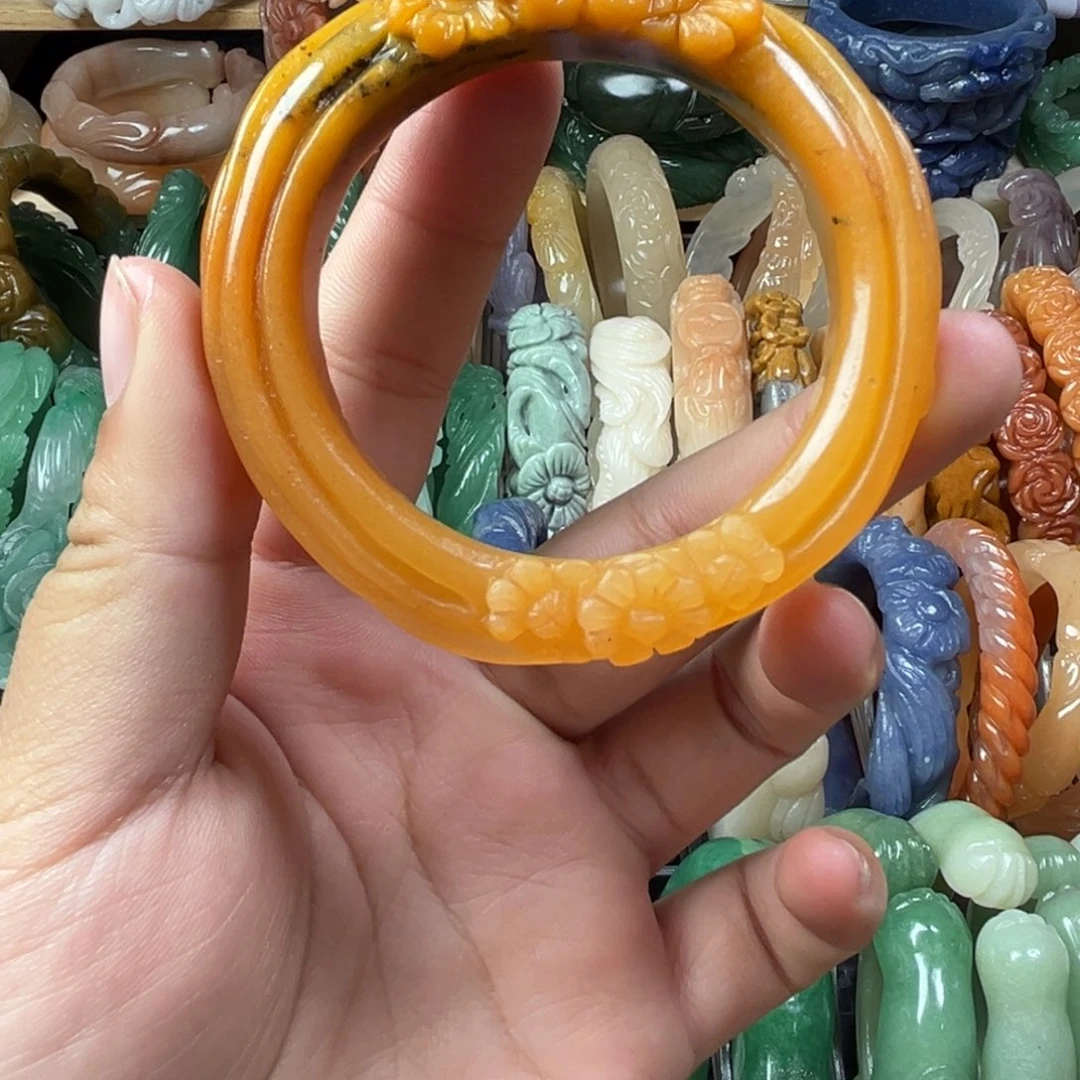 石英质玉未镶嵌雕花手镯56圈口