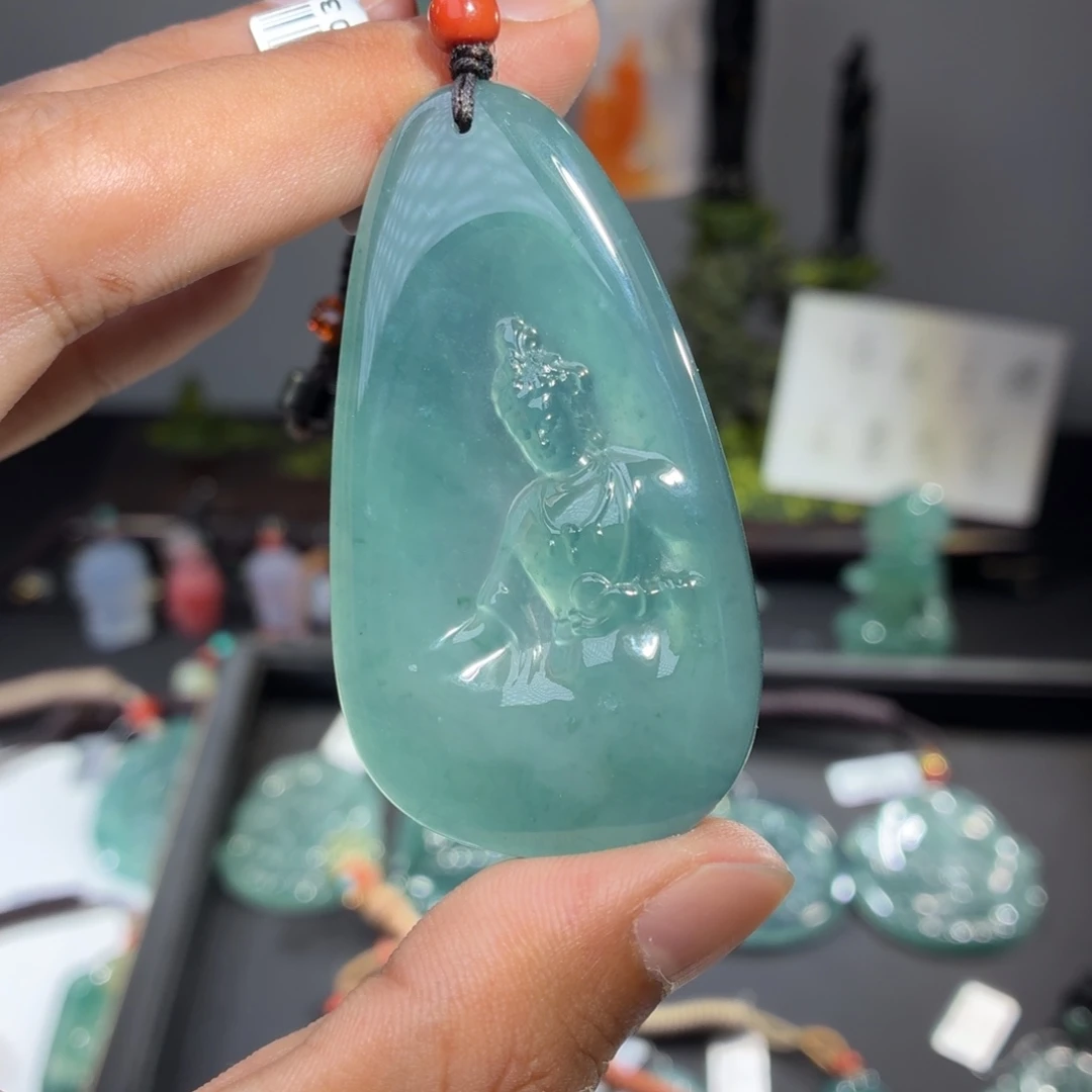 颈饰未镶嵌翡翠观音