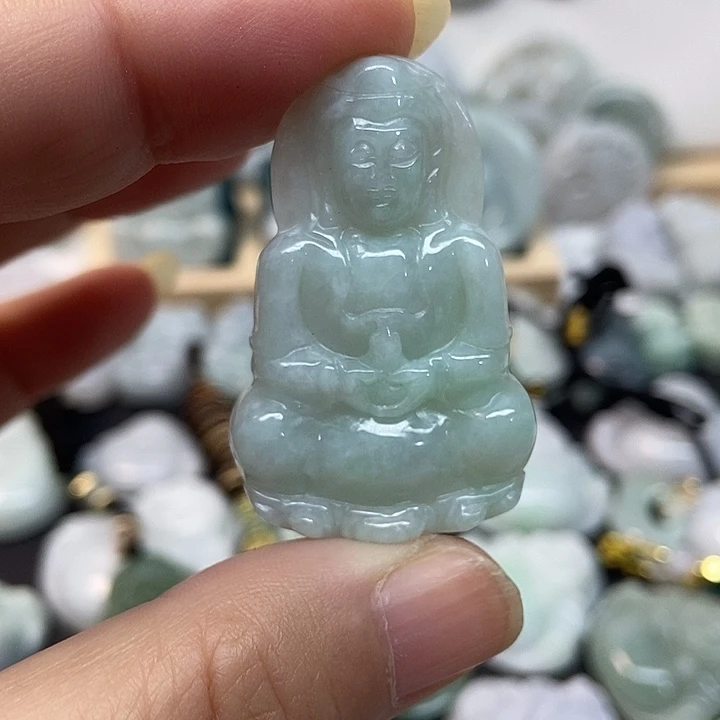 翡翠未镶嵌颈饰观音