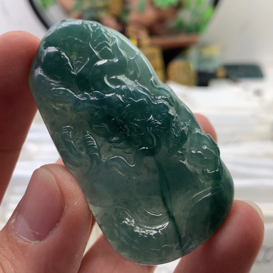 颈饰未镶嵌翡翠龙牌