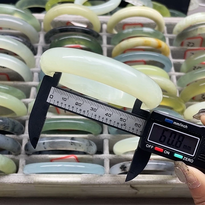 蛇纹石玉未镶嵌手镯33