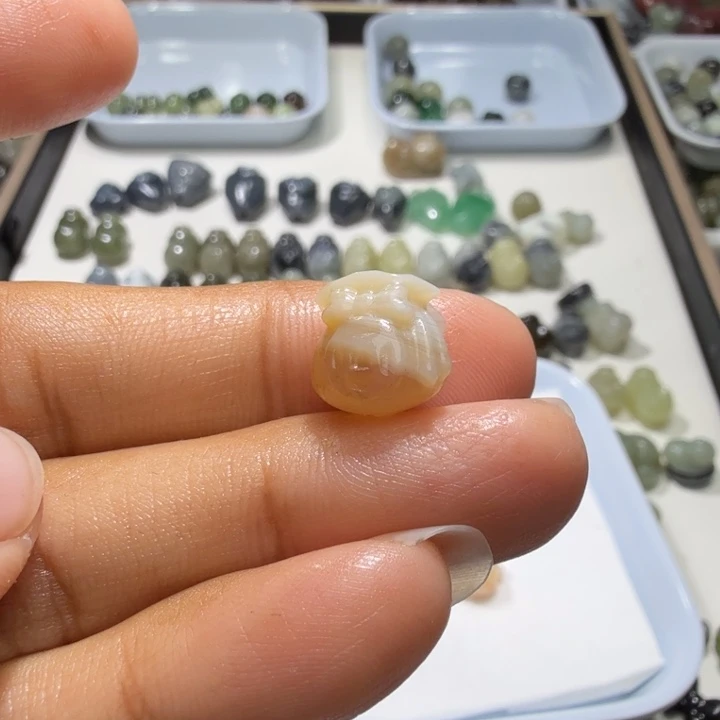 呜***哇和田玉未镶嵌珠宝奇石