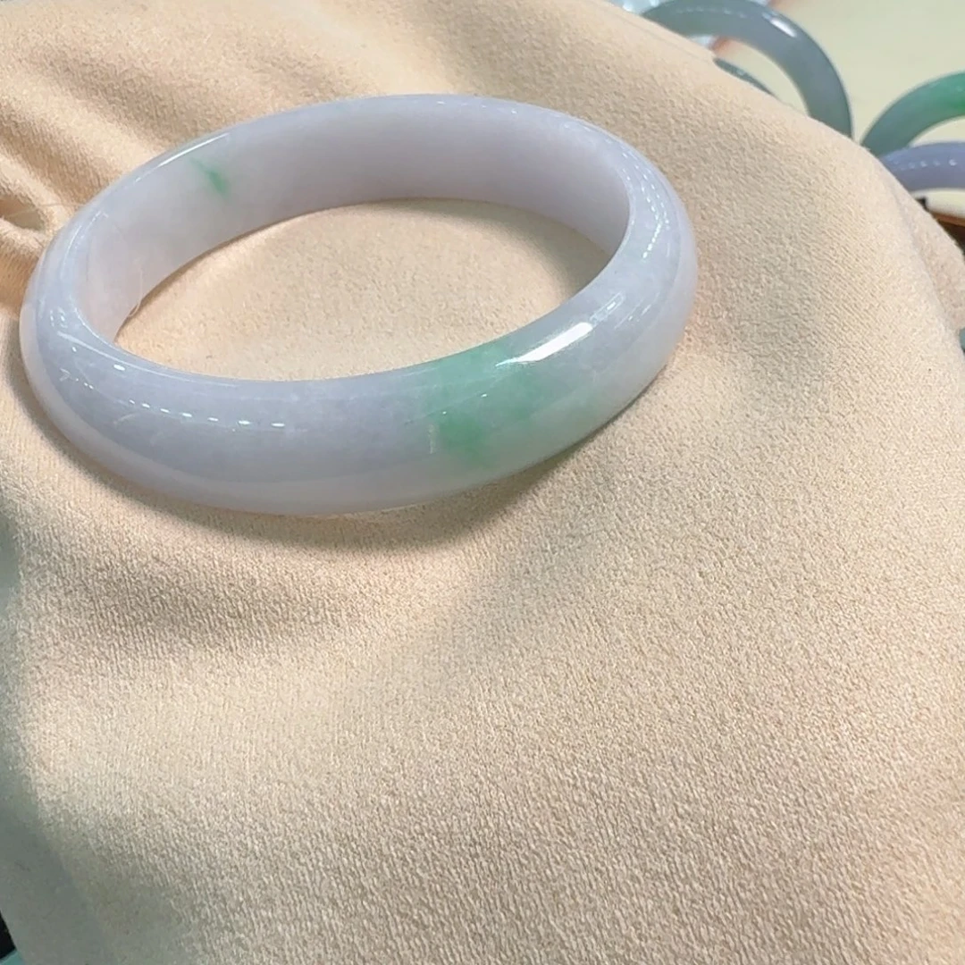 翡翠未镶嵌手镯白底青