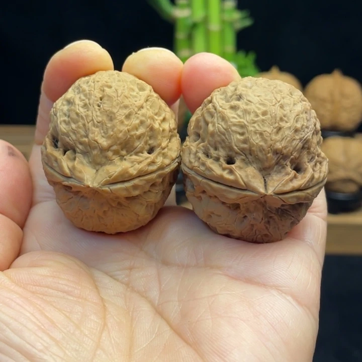 文玩核桃把件云南铁核桃39