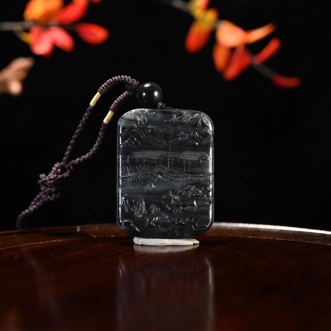 Lot8815 2511260100和田玉青花锦绣山河挂牌/保利