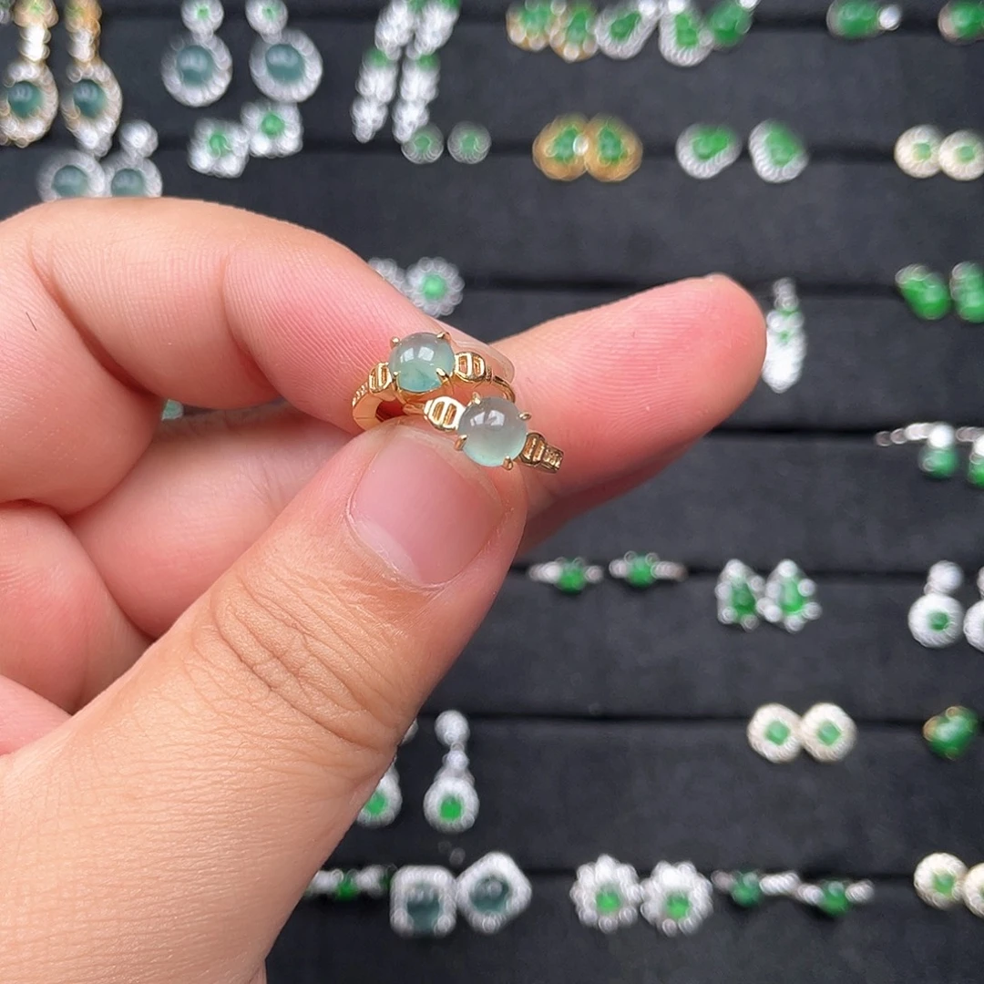 翡翠未镶嵌耳饰Oooooooo