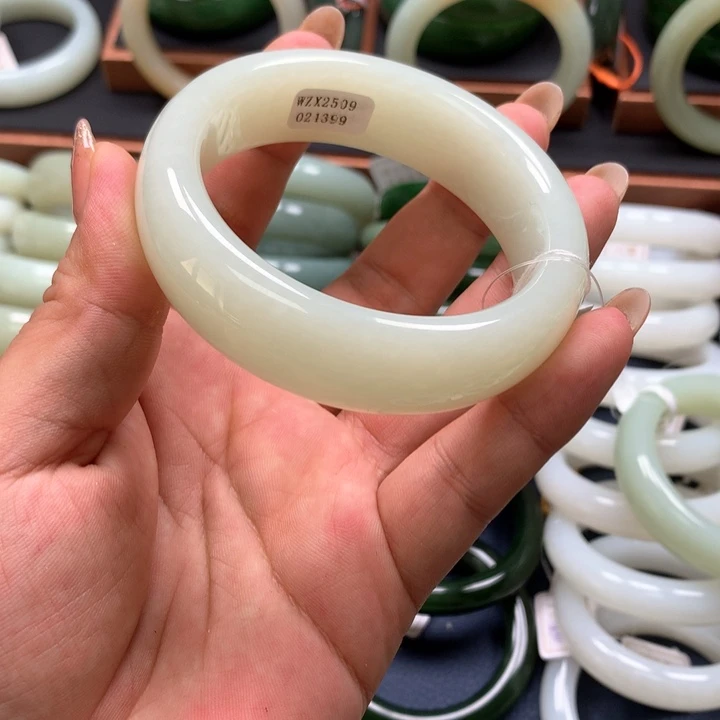 【闪购商品】未镶嵌手镯和田玉