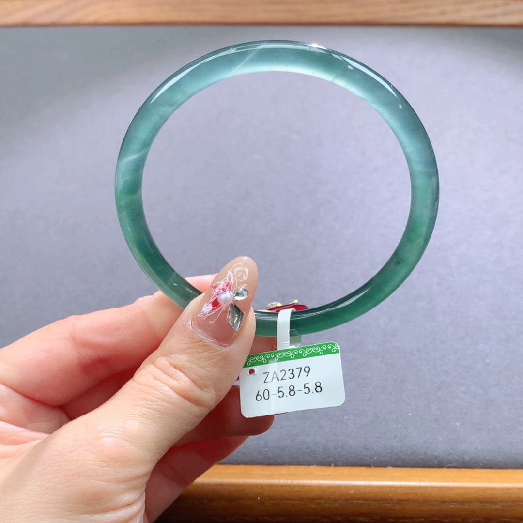 翡翠手镯未镶嵌天然翡翠手镯叮当镯