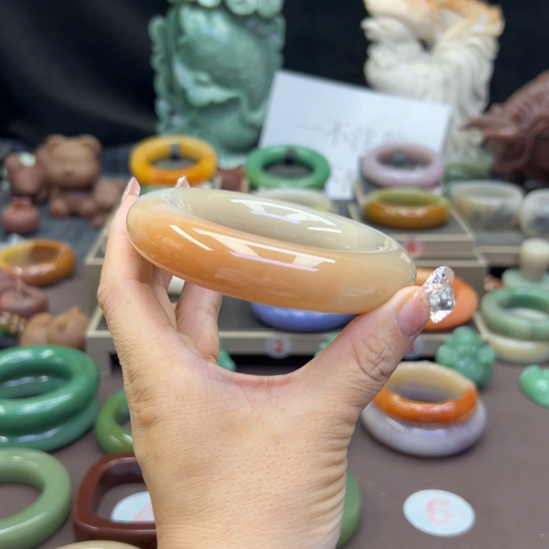 未镶嵌手镯石英岩玉