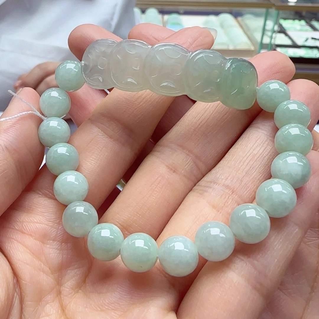 颈饰18K金镶嵌翡翠手串