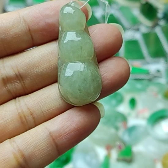 翡翠未镶嵌颈饰2