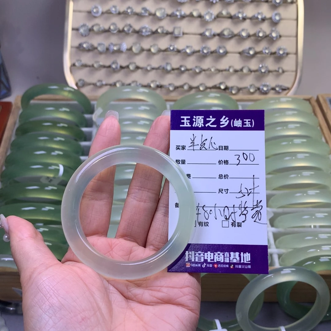 蛇纹石玉手镯未镶嵌半*心