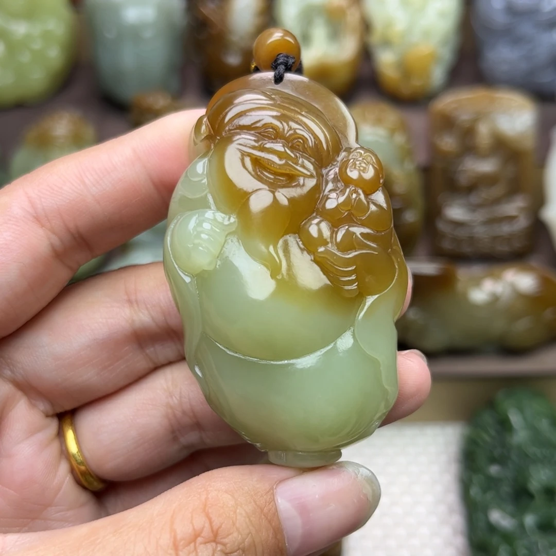 懂***得和田玉未镶嵌把件