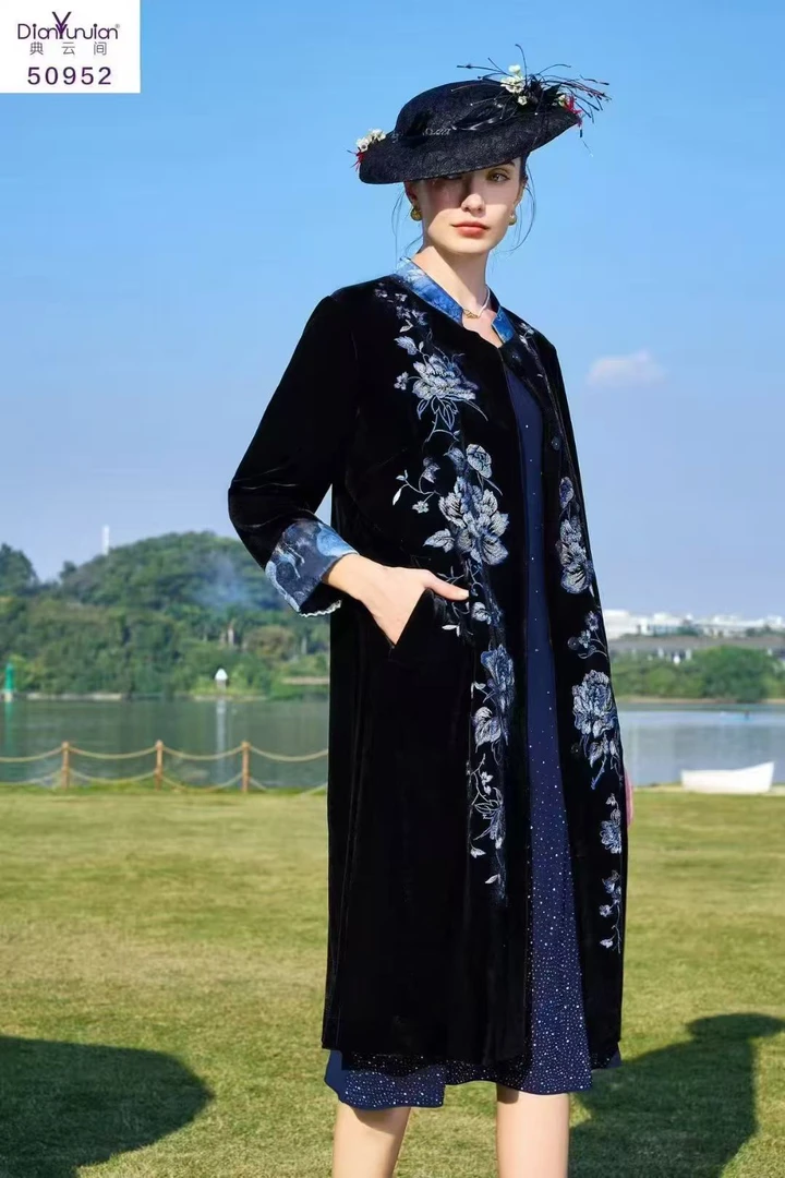 50952典云间2025春夏特价女风衣