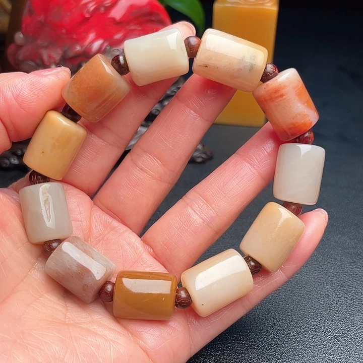 田黄石俏**。昌化田摆件把件手串