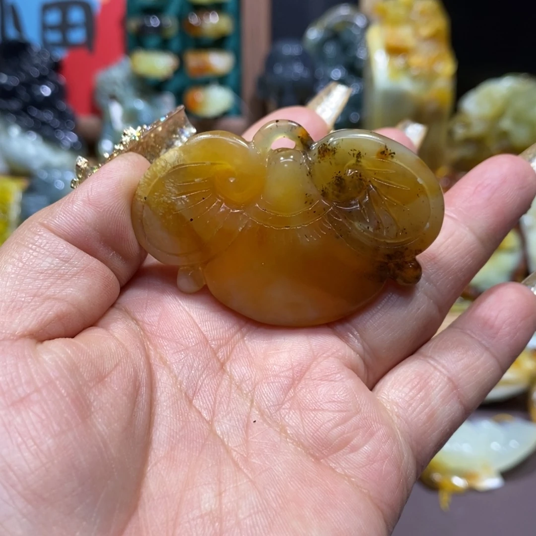 蛇纹石玉颈饰未镶嵌