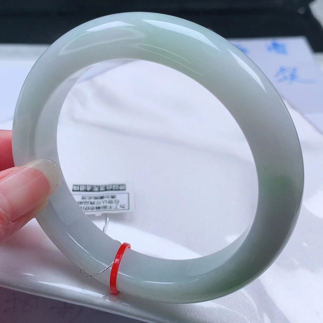 翡翠手镯未镶嵌61圈