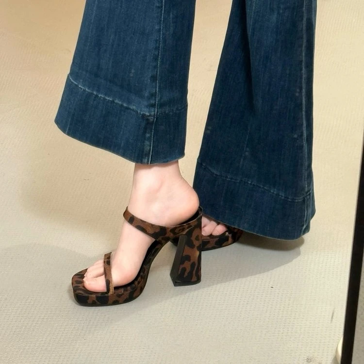 软皮版~性感豹纹高跟鞋女防水台一字带粗跟增高凉拖时尚后空单鞋