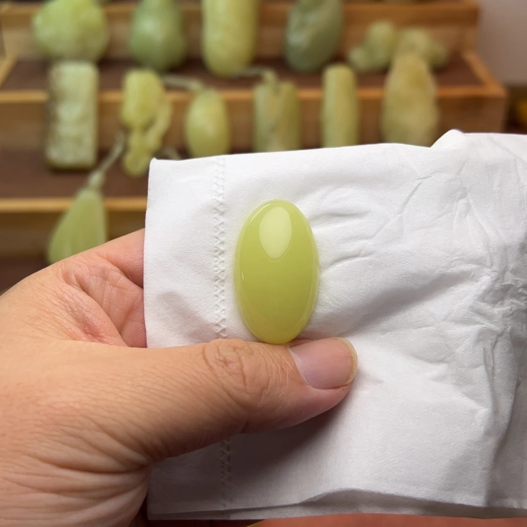 A***鹅和田玉（黄玉）未镶嵌颈饰