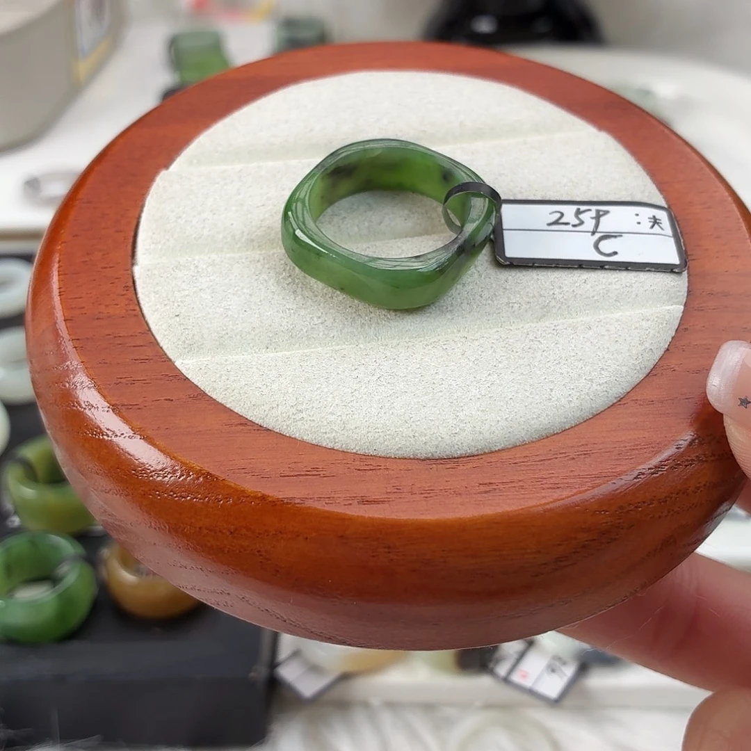 和田玉未镶嵌戒指Q65碧玉方圆内径19.8