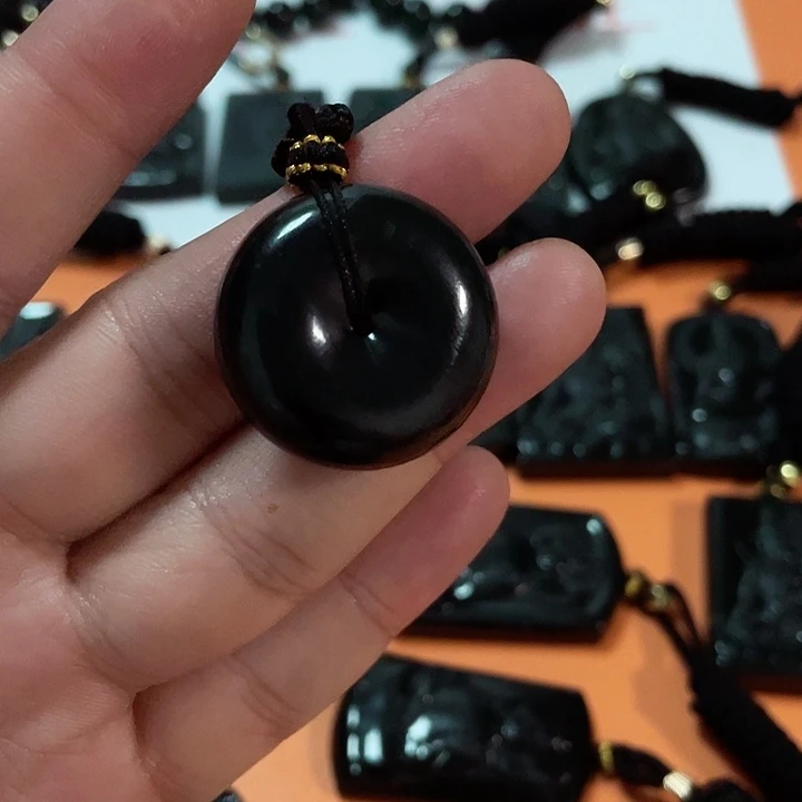 翡翠挂件未镶嵌夜*神