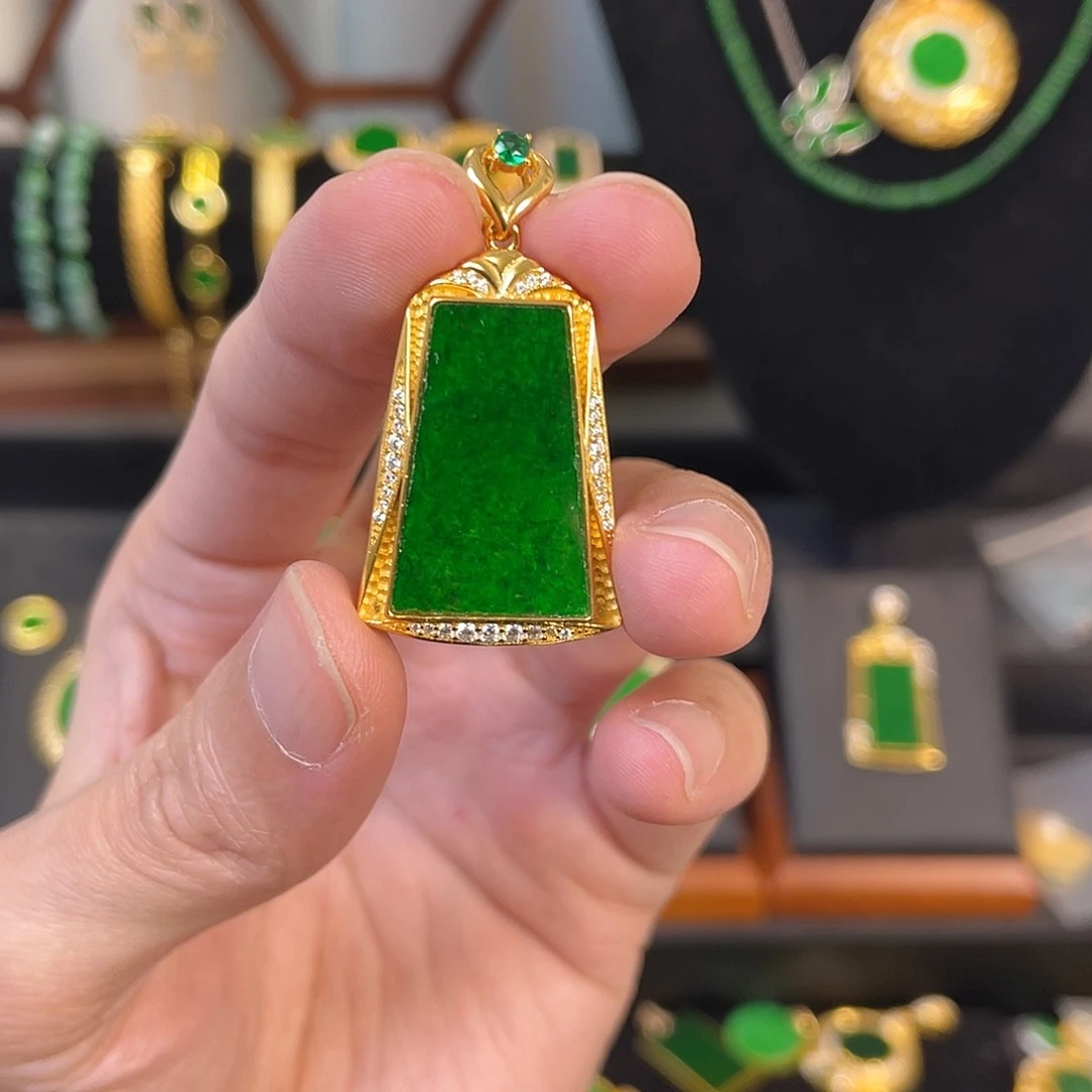 翡翠吊坠(赠链)银S925镀金镶嵌
