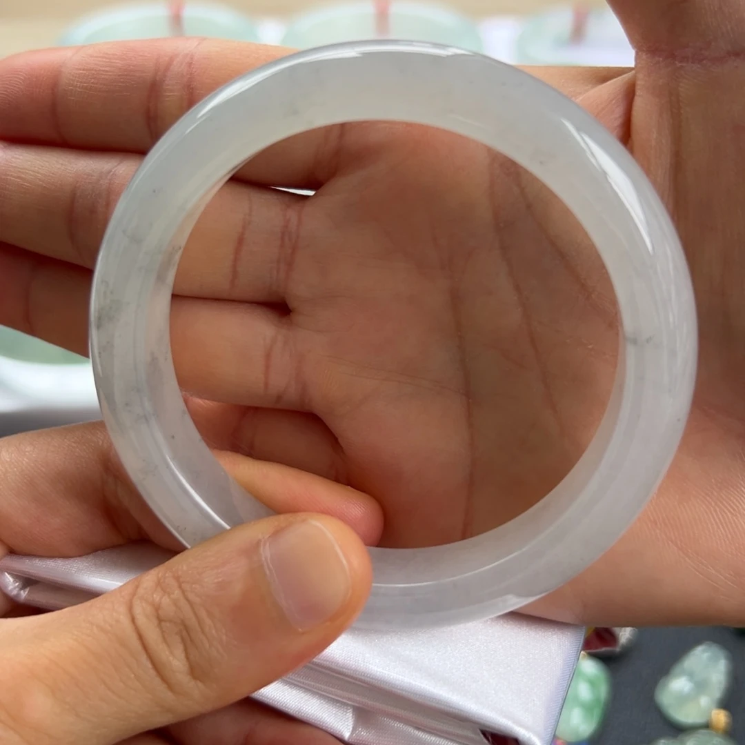 翡翠手镯未镶嵌手镯