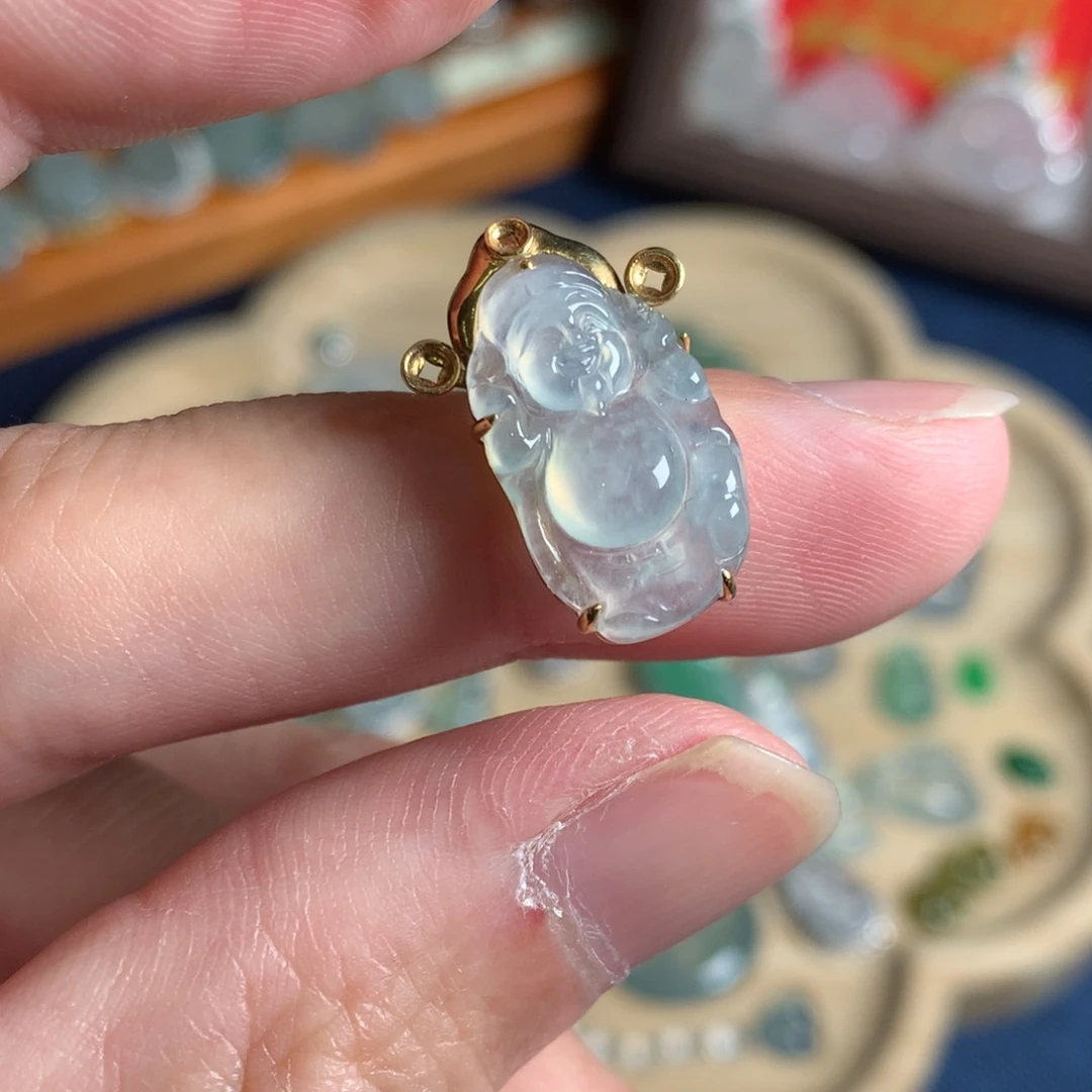 翡翠18K金镶嵌颈饰财神