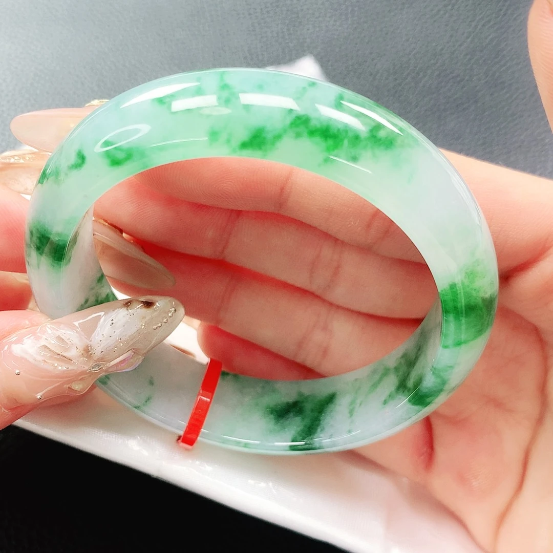 翡翠手镯未镶嵌53圈