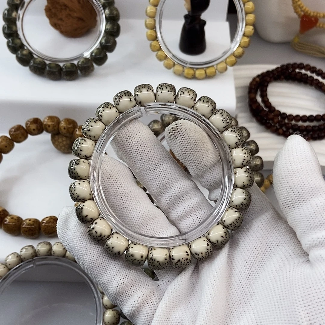 Y***Q星月菩提手串10绿背河豚98