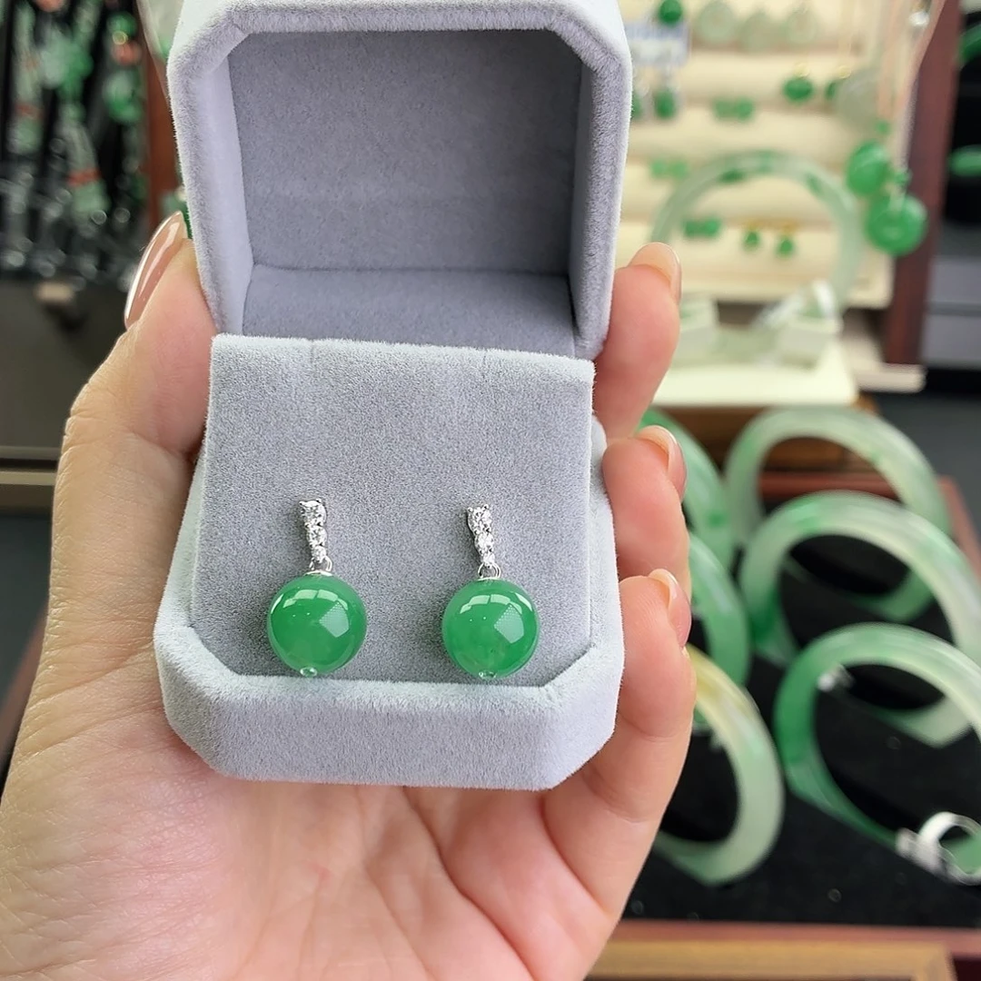 A***·石英质玉（非洲翠）银S925镶嵌耳钉