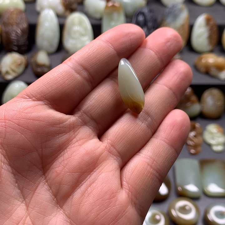 和田玉（糖玉）颈饰未镶嵌