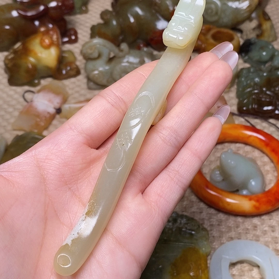 蛇纹石玉未镶嵌颈饰