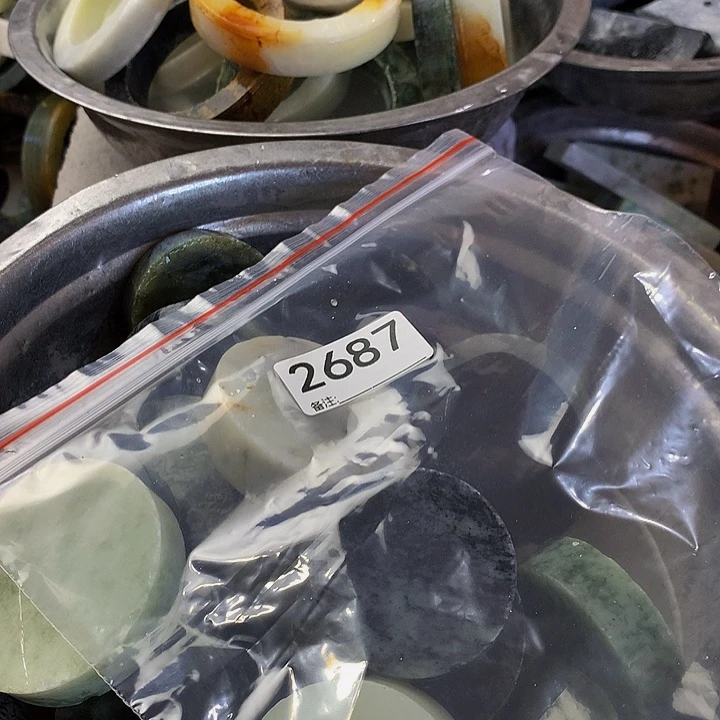 外***彩蛇纹石玉未镶嵌手镯