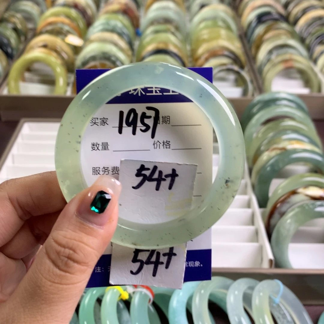 蛇纹石玉未镶嵌手镯1957