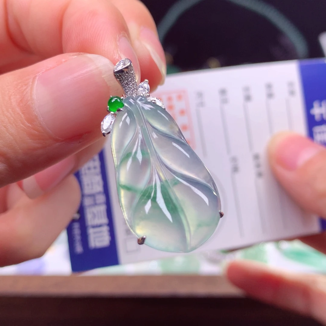 颈饰18K金镶嵌翡翠翡翠