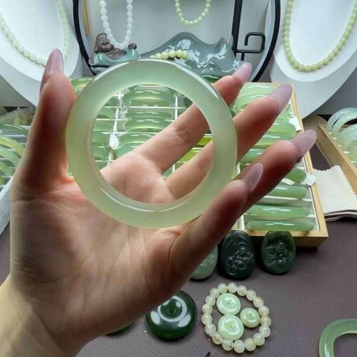 爱****蛇纹石玉未镶嵌手镯