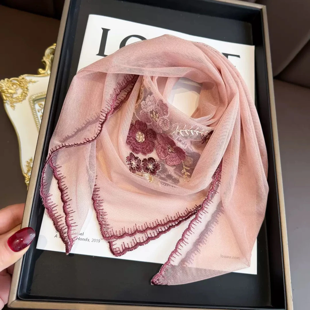 新款海棠花刺绣钉珠丝巾春夏氛围感蕾丝小花边百搭气质方巾