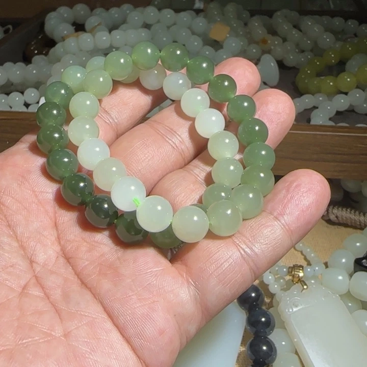 古***克和田玉未镶嵌手链