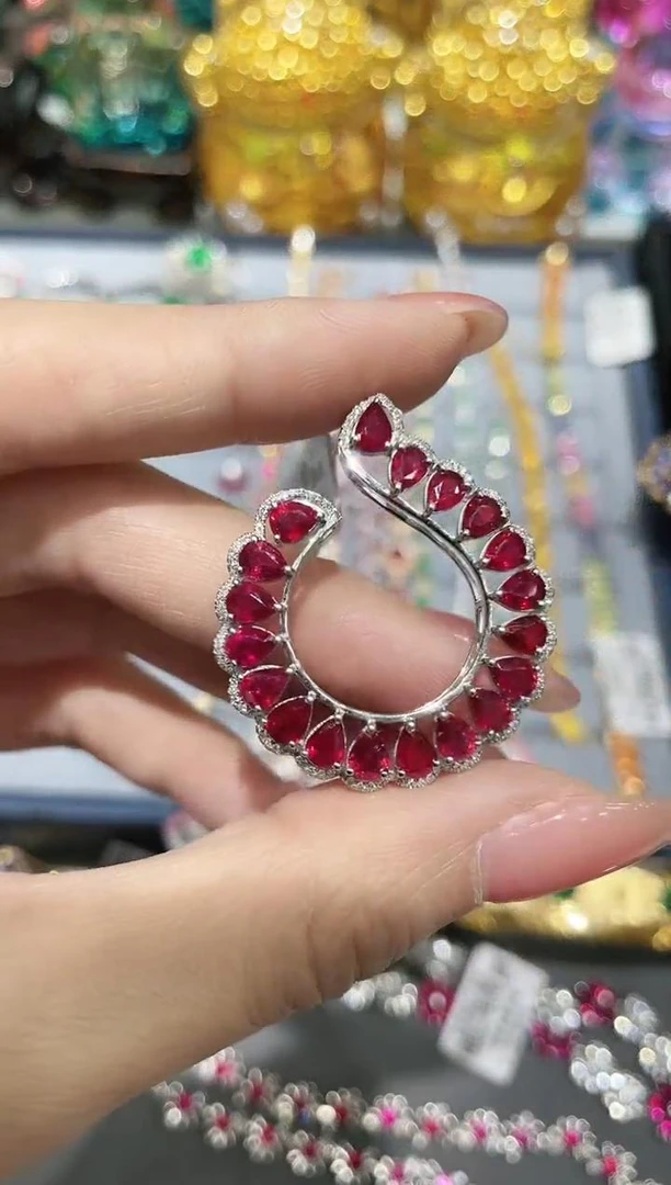 18K金镶嵌天然红宝石吊坠