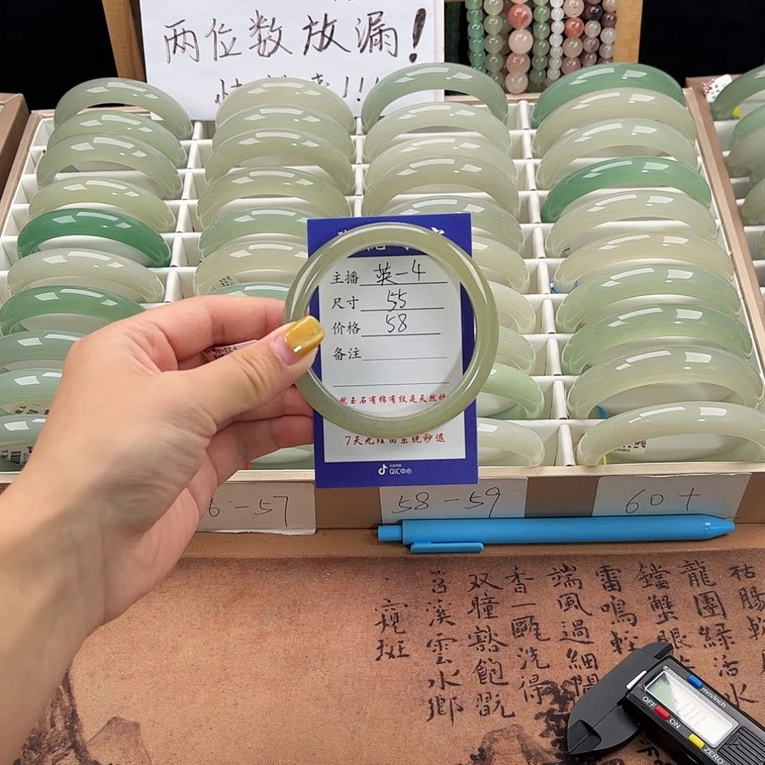 未镶嵌手镯石英岩玉